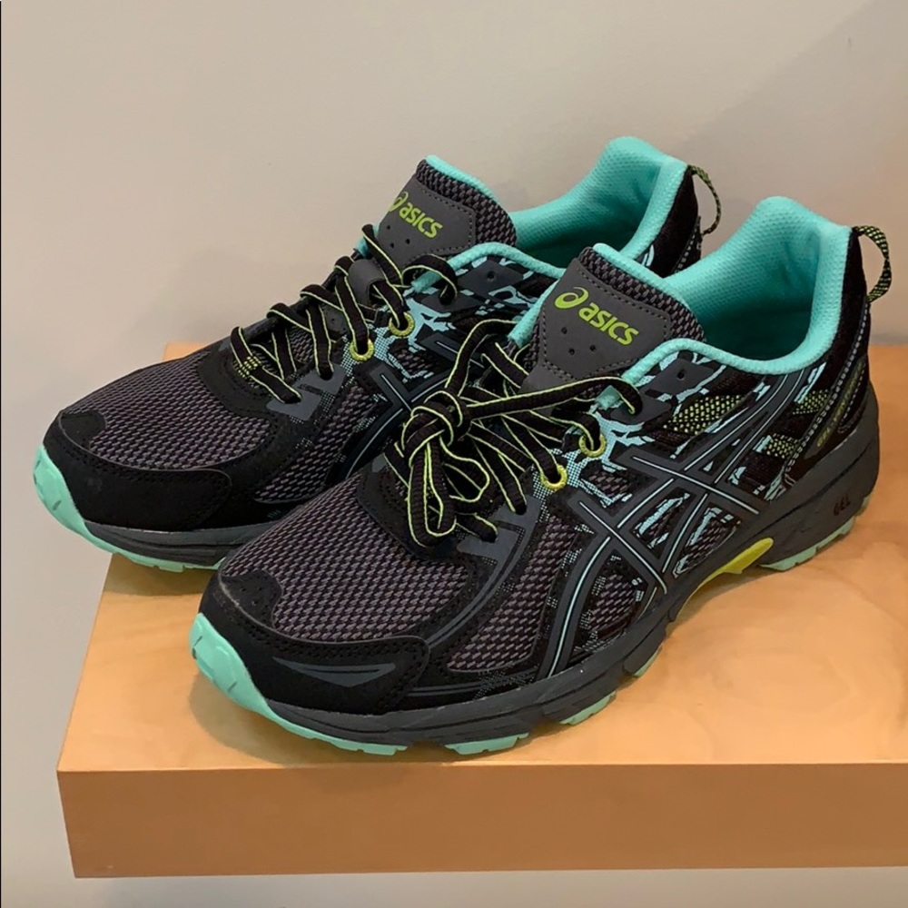 BRAND NEW women’s ASICS  - dark grey/mint running